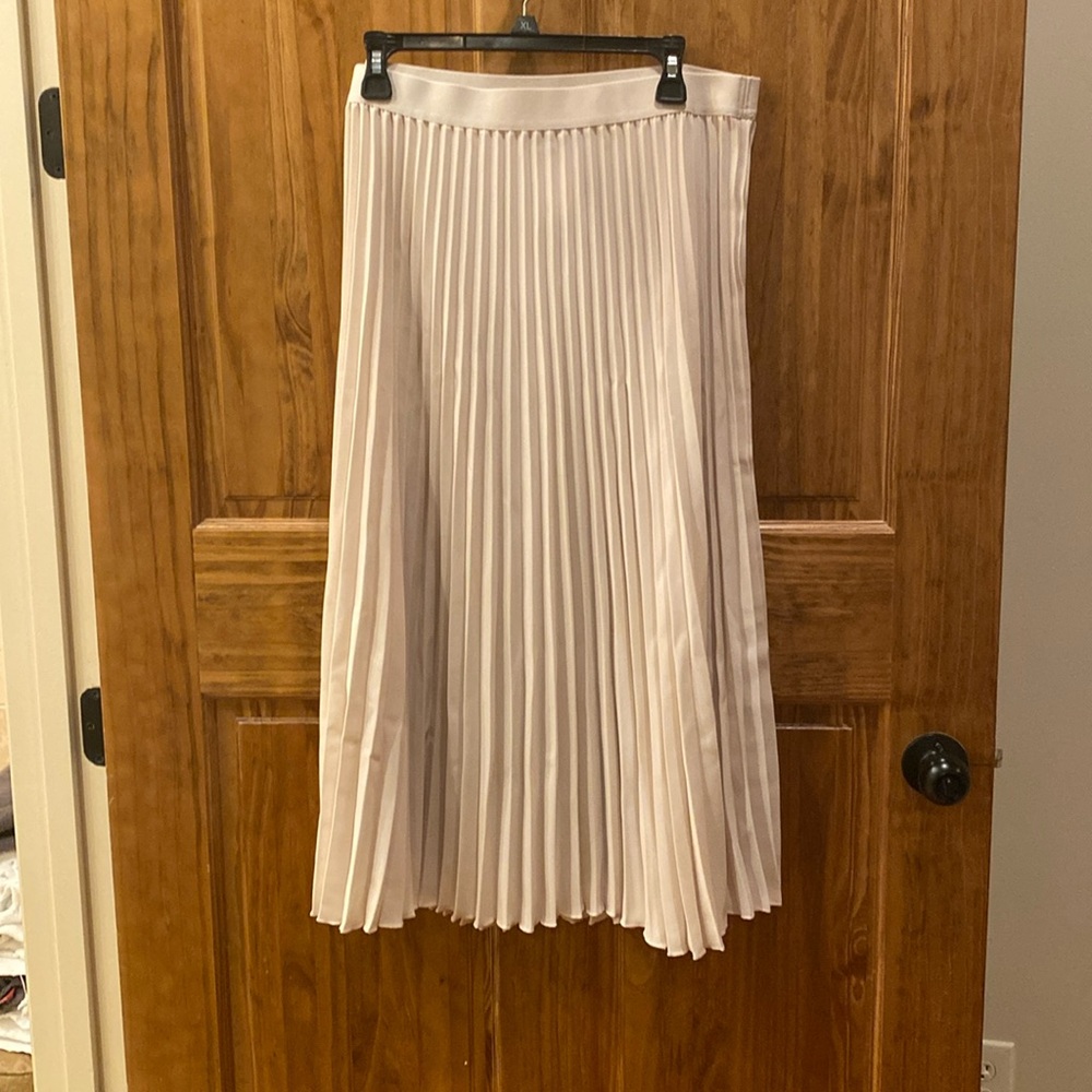 H&M pleated skirt